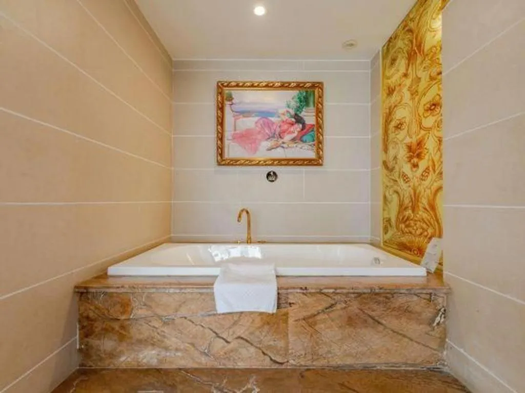 Chengdu French Theme Gold Palace