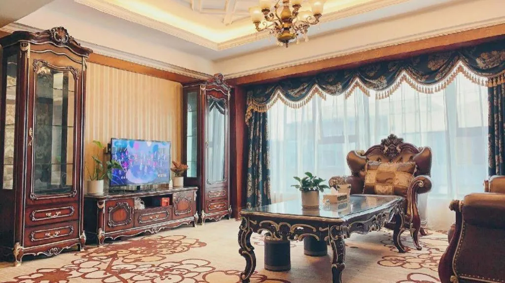 Chengdu French Theme Gold Palace