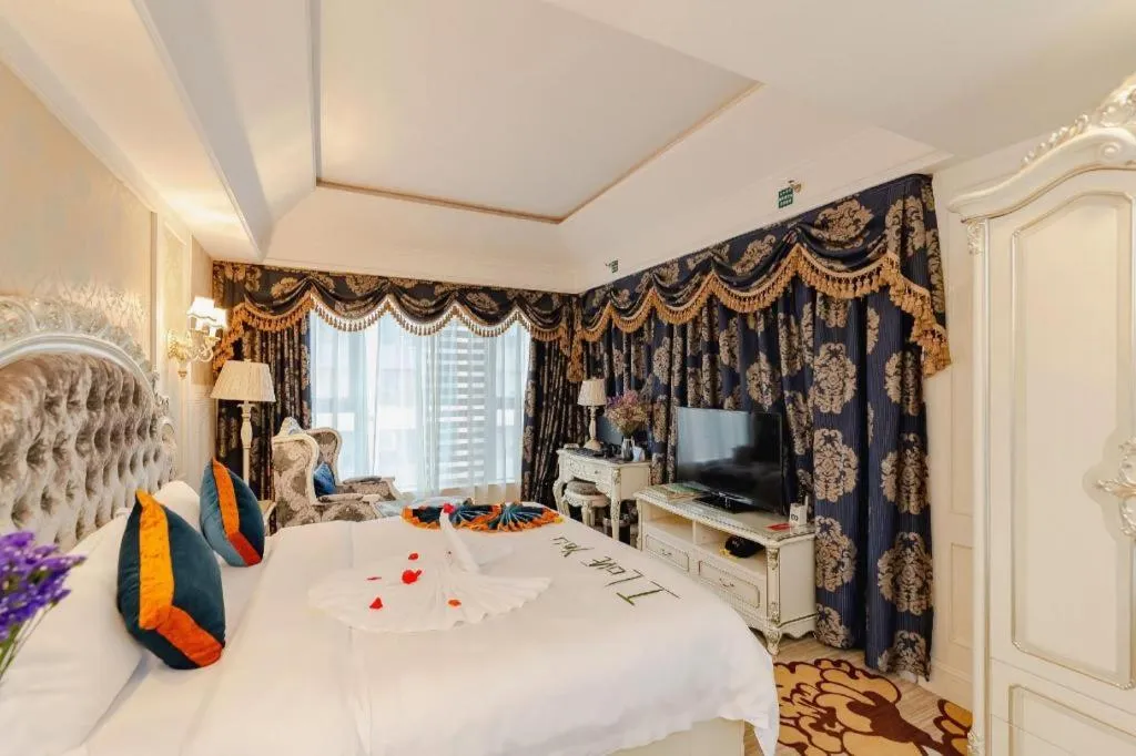 Bed in Chengdu French Theme Gold Palace