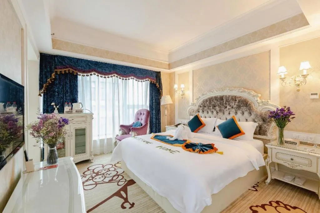 Chengdu French Theme Gold Palace