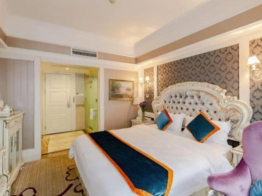 Bed in Chengdu French Theme Gold Palace