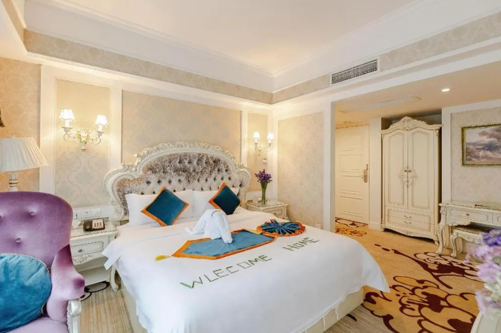 Bed in Chengdu French Theme Gold Palace