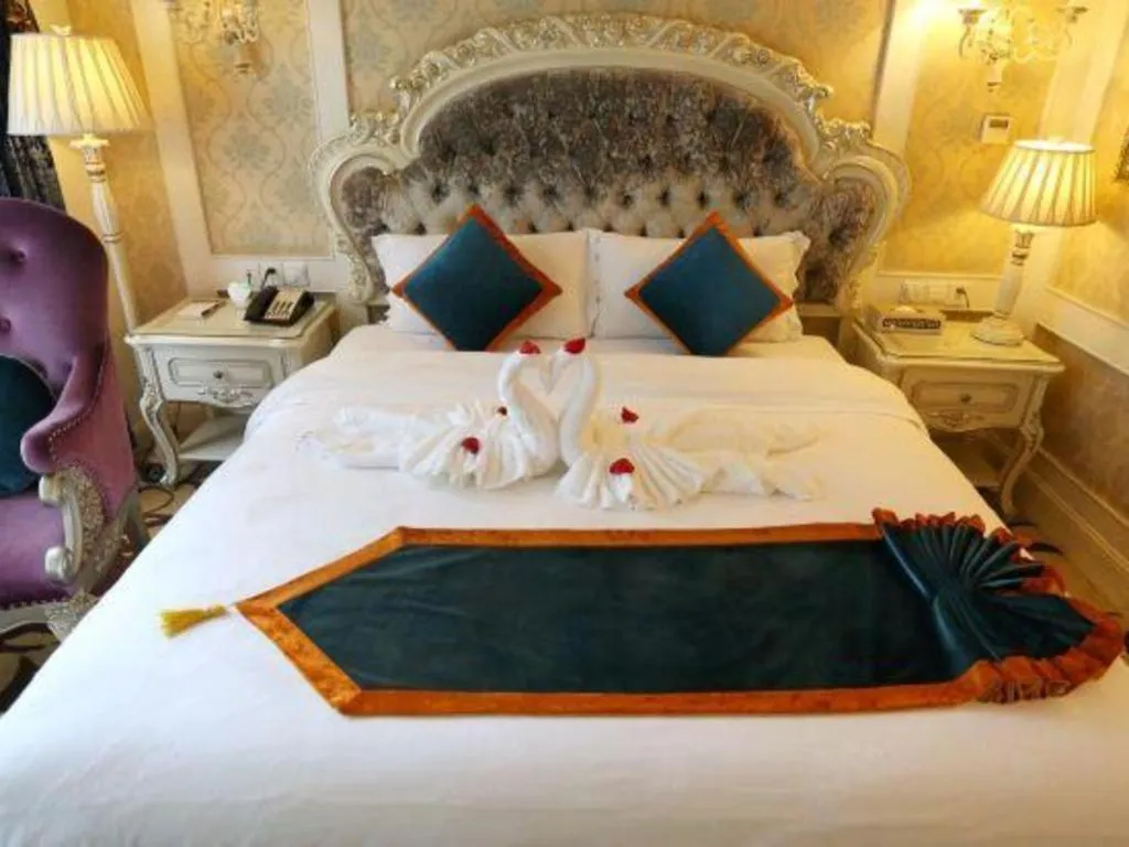 Bed in Chengdu French Theme Gold Palace