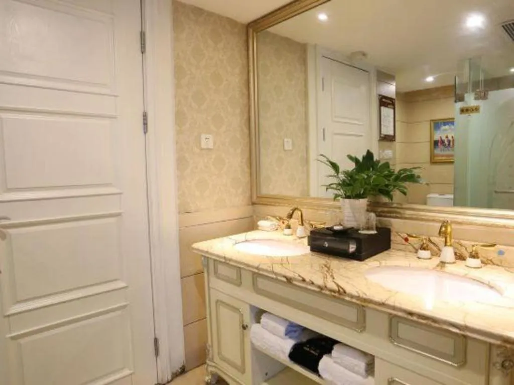 Chengdu French Theme Gold Palace