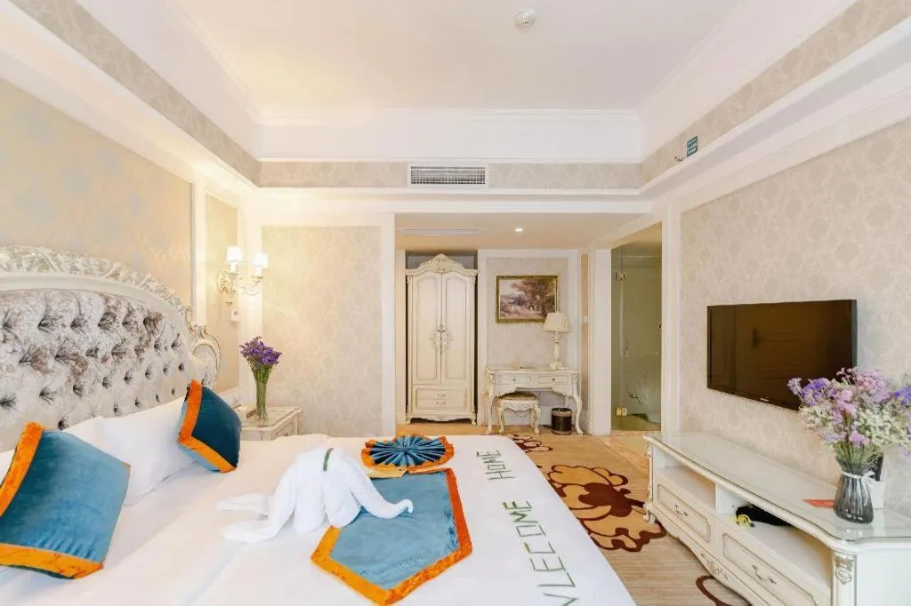 Chengdu French Theme Gold Palace