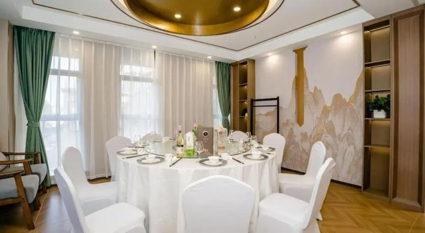 Chengdu French Theme Gold Palace