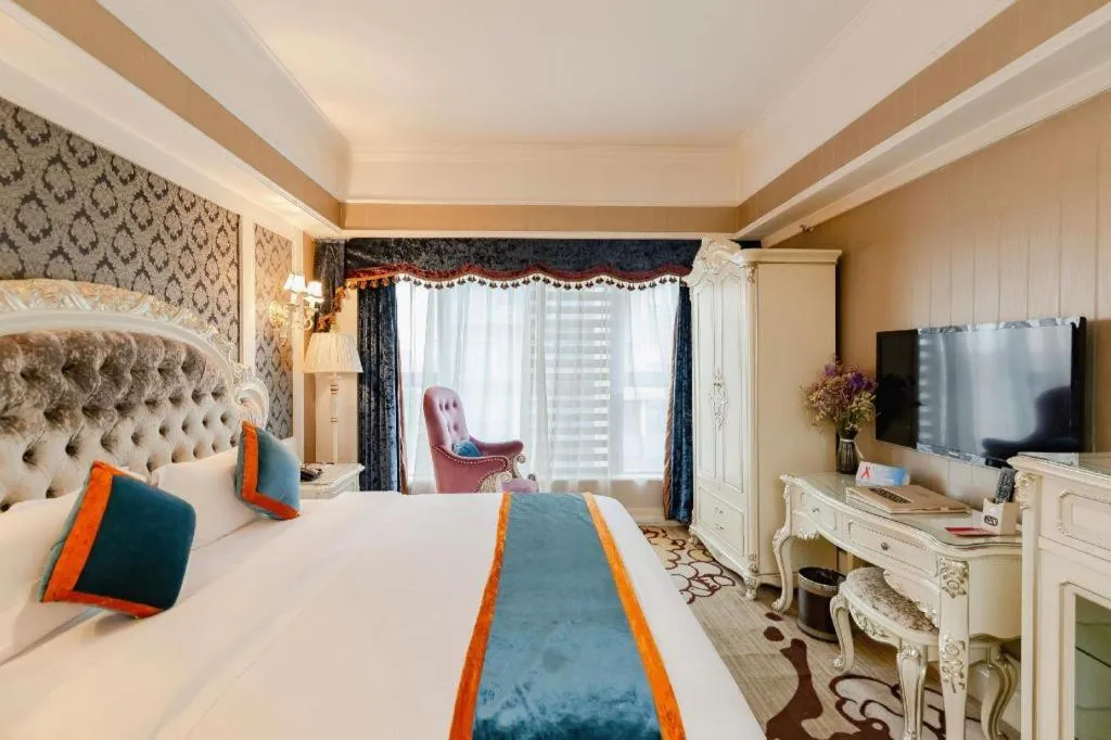 Bed in Chengdu French Theme Gold Palace