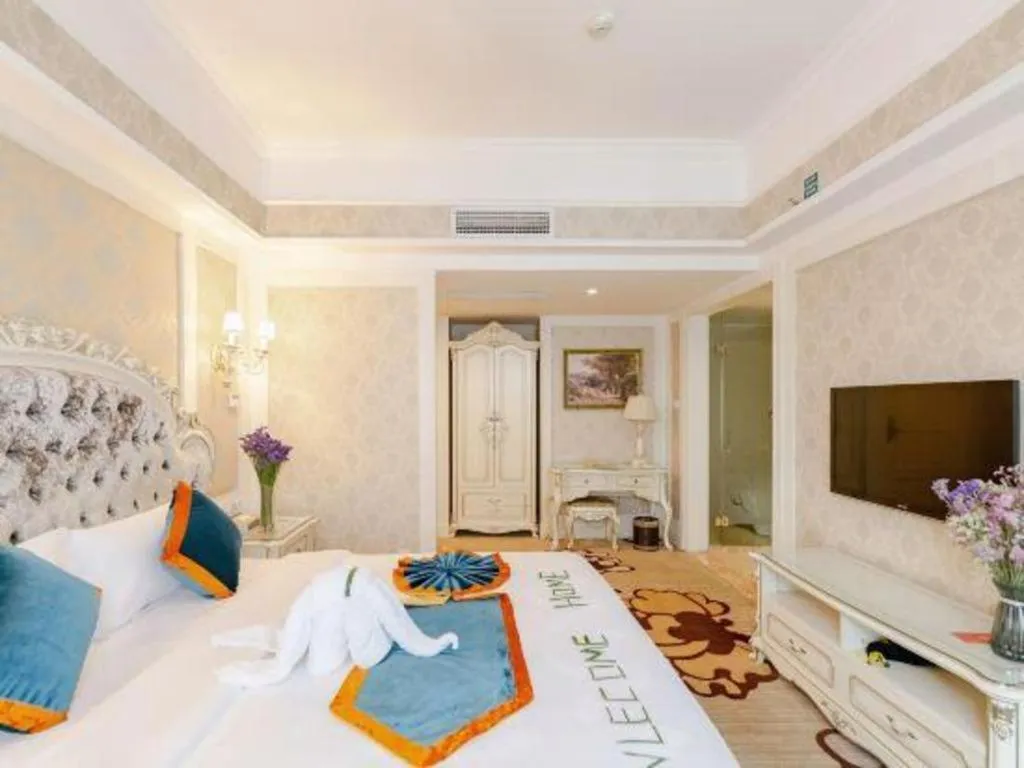 Bed in Chengdu French Theme Gold Palace