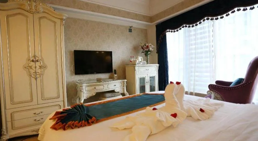 Bed in Chengdu French Theme Gold Palace