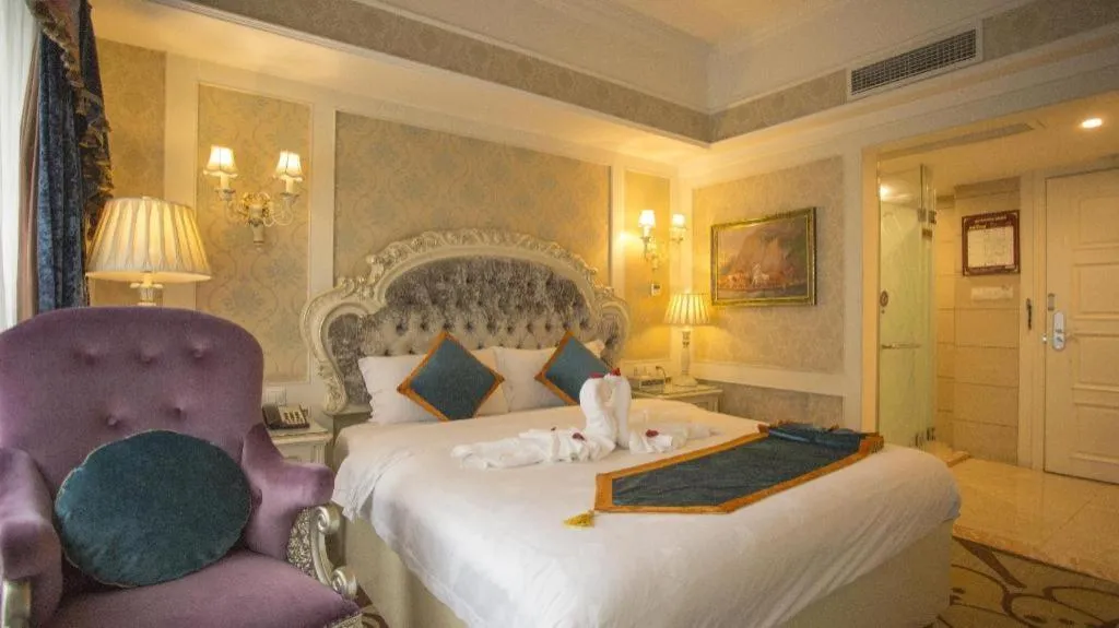 Bed in Chengdu French Theme Gold Palace