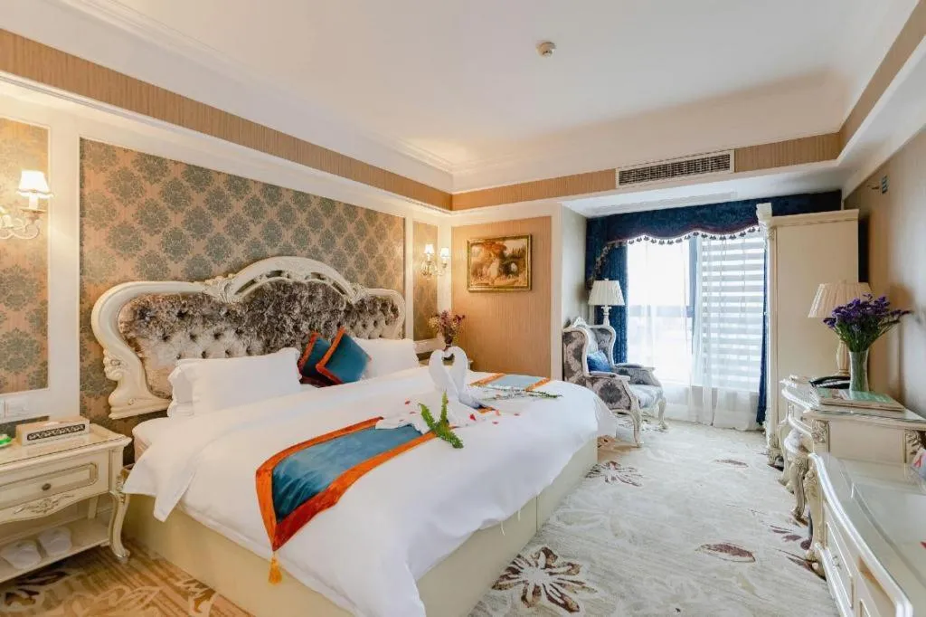 Bed in Chengdu French Theme Gold Palace