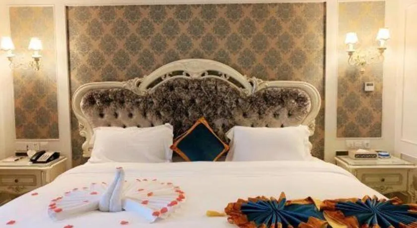 Bed in Chengdu French Theme Gold Palace