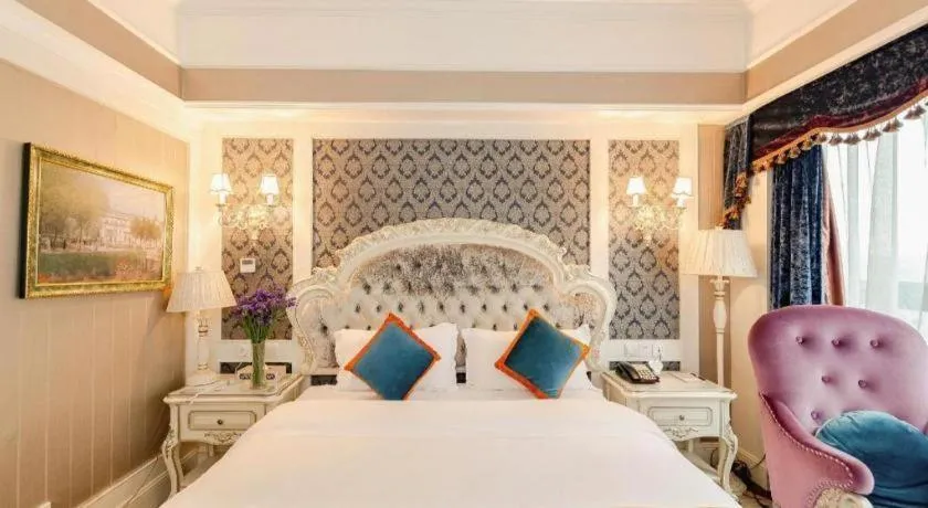 Bed in Chengdu French Theme Gold Palace