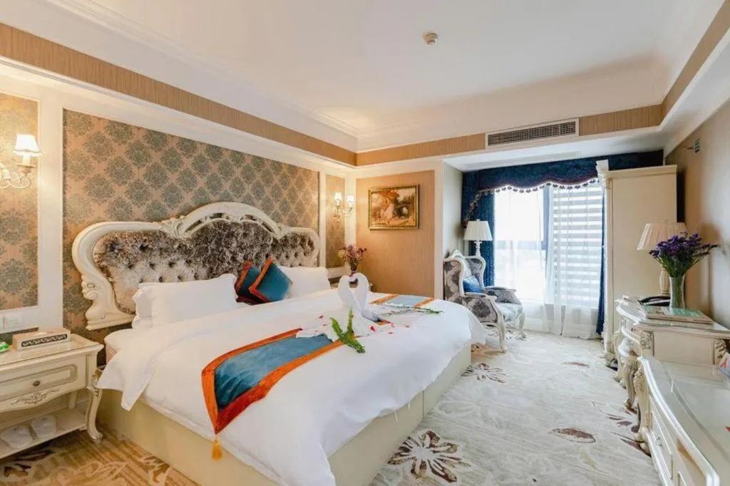 Bed in Chengdu French Theme Gold Palace