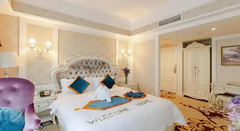 Bed in Chengdu French Theme Gold Palace