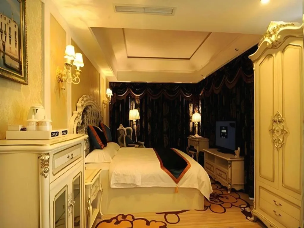 Bed in Chengdu French Theme Gold Palace