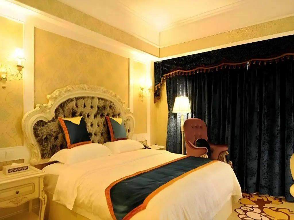 Chengdu French Theme Gold Palace