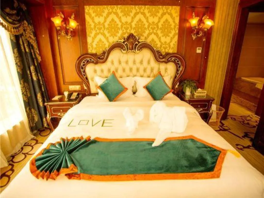 Bed in Chengdu French Theme Gold Palace