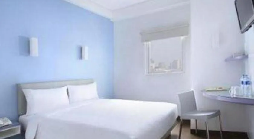 Bed in Amaris Hotel La Codefin Kemang