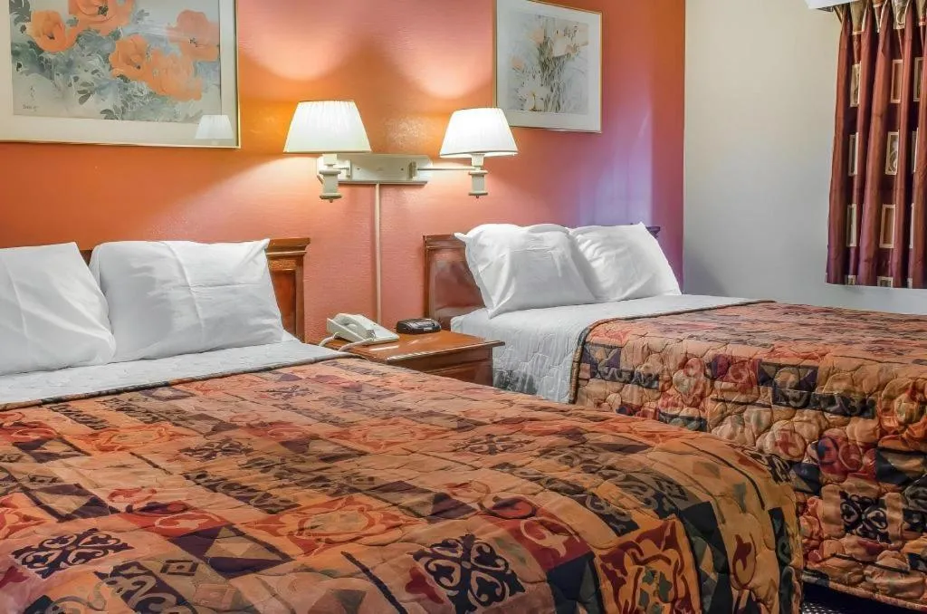 Bed in Rodeway Inn Allentown South