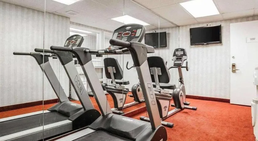 Quality Inn & Suites Des Moines - Merle Hay Road