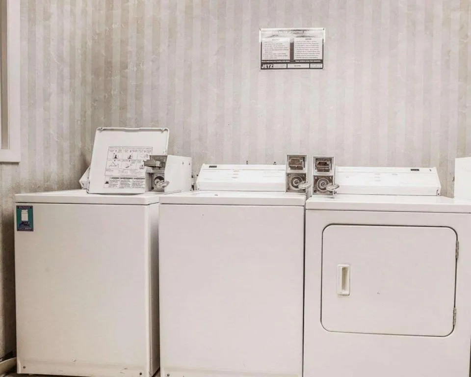 Quality Inn & Suites Des Moines - Merle Hay Road