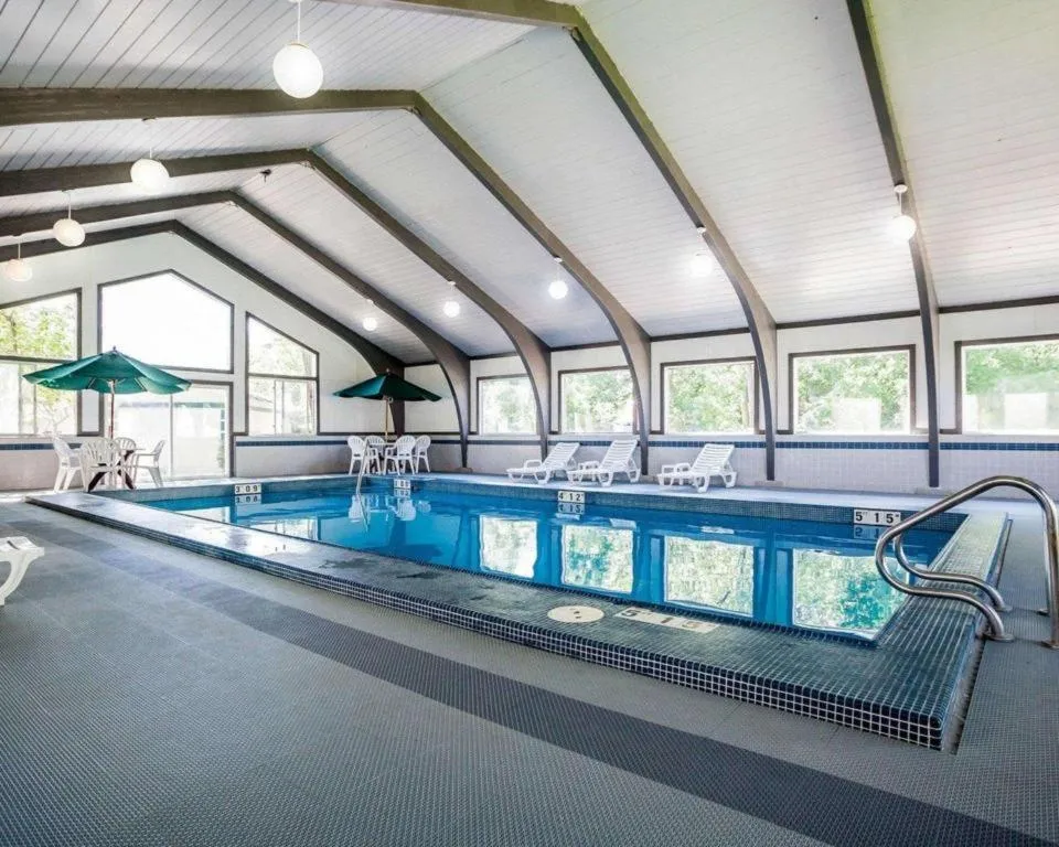 Quality Inn & Suites Des Moines - Merle Hay Road