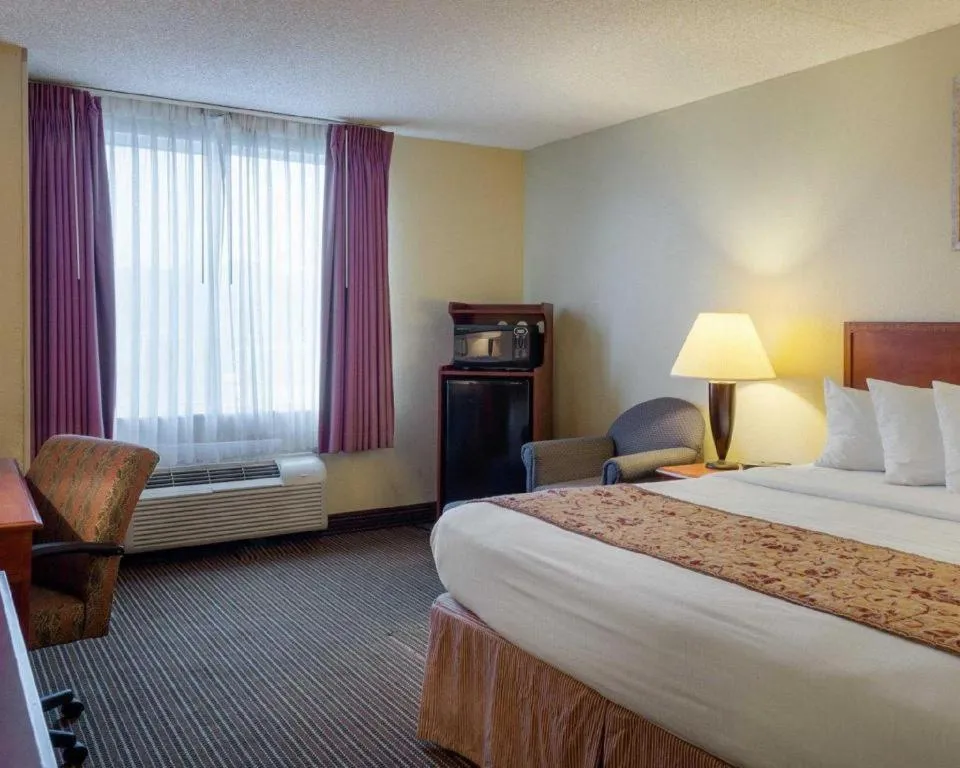 Bed in Rodeway Inn Greenville