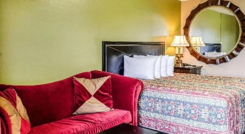 Bed in Rodeway Inn Greenville