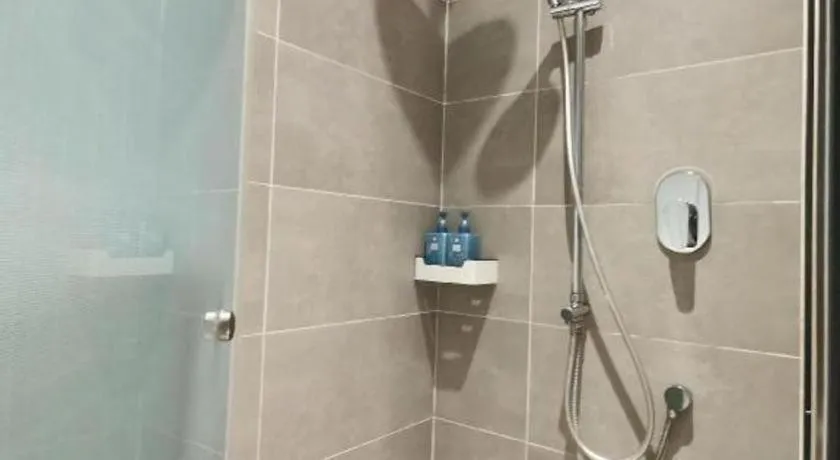 Hanting Hotel Qingdao May Fourth Square Zhiquan Road Metro Station