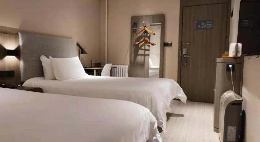 Hanting Hotel Qingdao May Fourth Square Zhiquan Road Metro Station