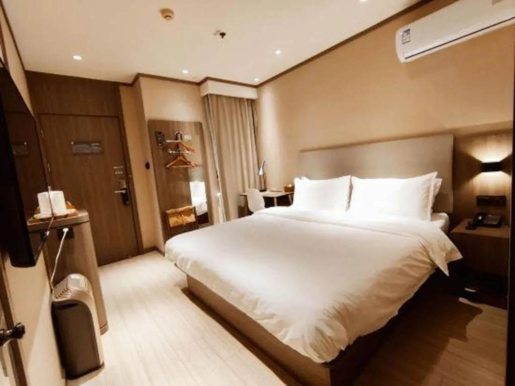 Hanting Hotel Qingdao May Fourth Square Zhiquan Road Metro Station