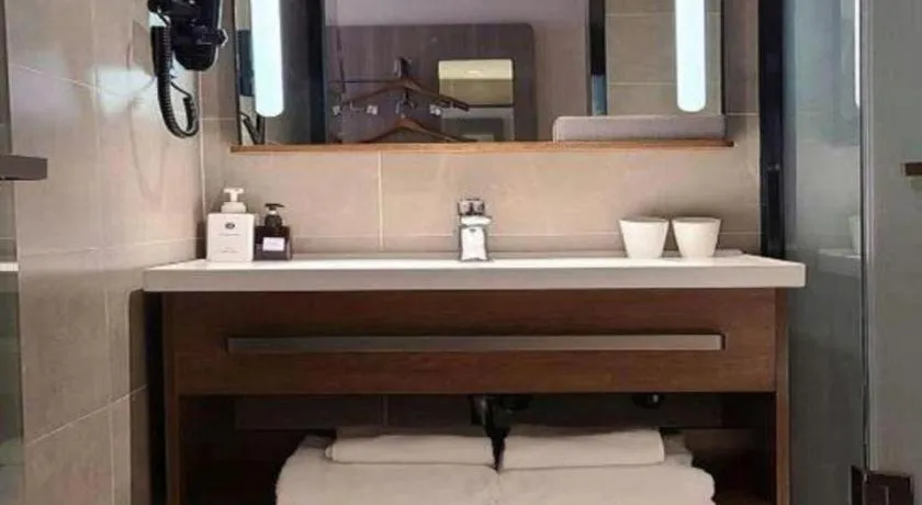 Hanting Hotel Qingdao May Fourth Square Zhiquan Road Metro Station