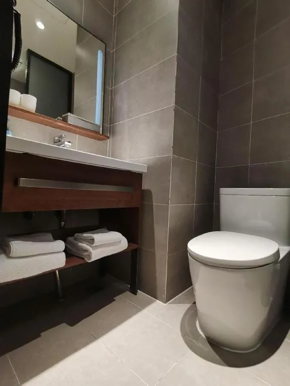 Hanting Hotel Qingdao May Fourth Square Zhiquan Road Metro Station