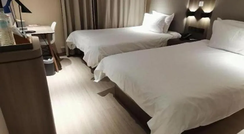 Hanting Hotel Qingdao May Fourth Square Zhiquan Road Metro Station