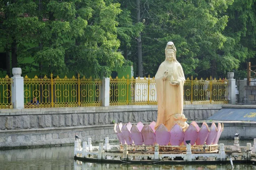 Hanting Hotel Qingdao May Fourth Square Zhiquan Road Metro Station