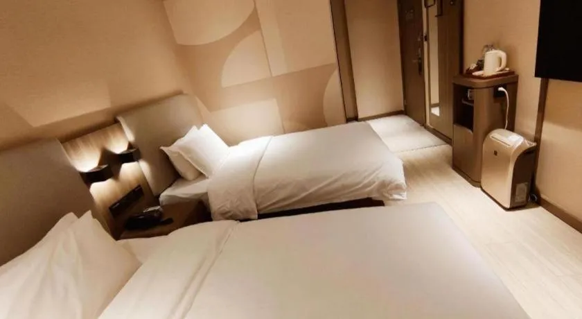 Hanting Hotel Qingdao May Fourth Square Zhiquan Road Metro Station