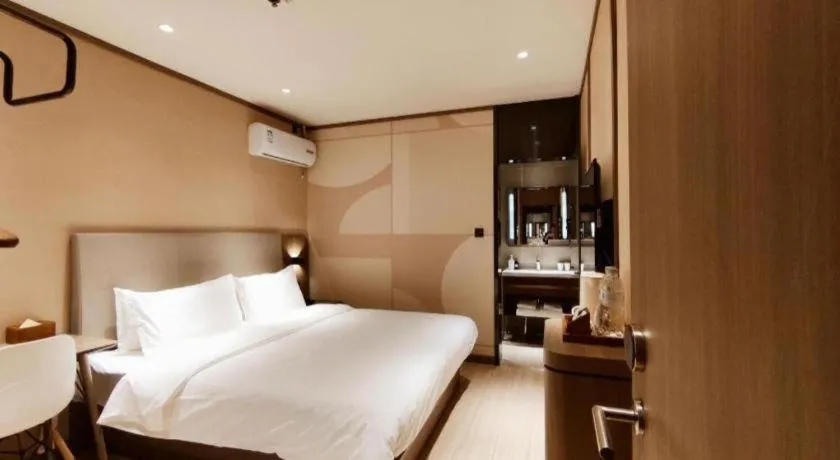 Hanting Hotel Qingdao May Fourth Square Zhiquan Road Metro Station