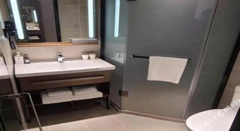 Hanting Hotel Qingdao May Fourth Square Zhiquan Road Metro Station