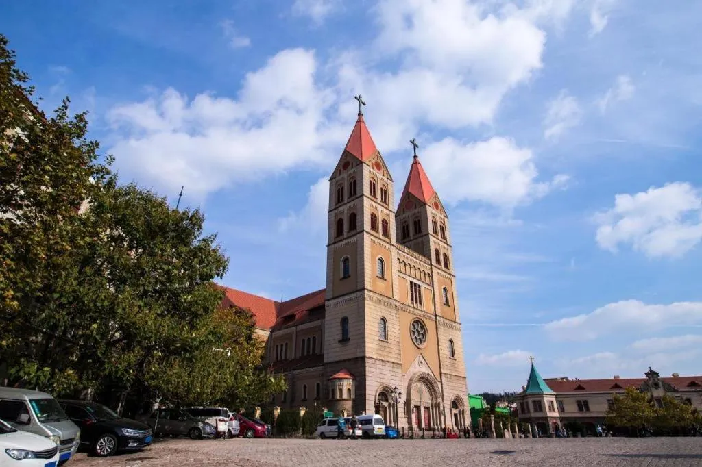 Hanting Hotel Qingdao May Fourth Square Zhiquan Road Metro Station