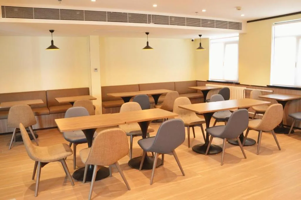 Hanting Hotel Qingdao May Fourth Square Zhiquan Road Metro Station