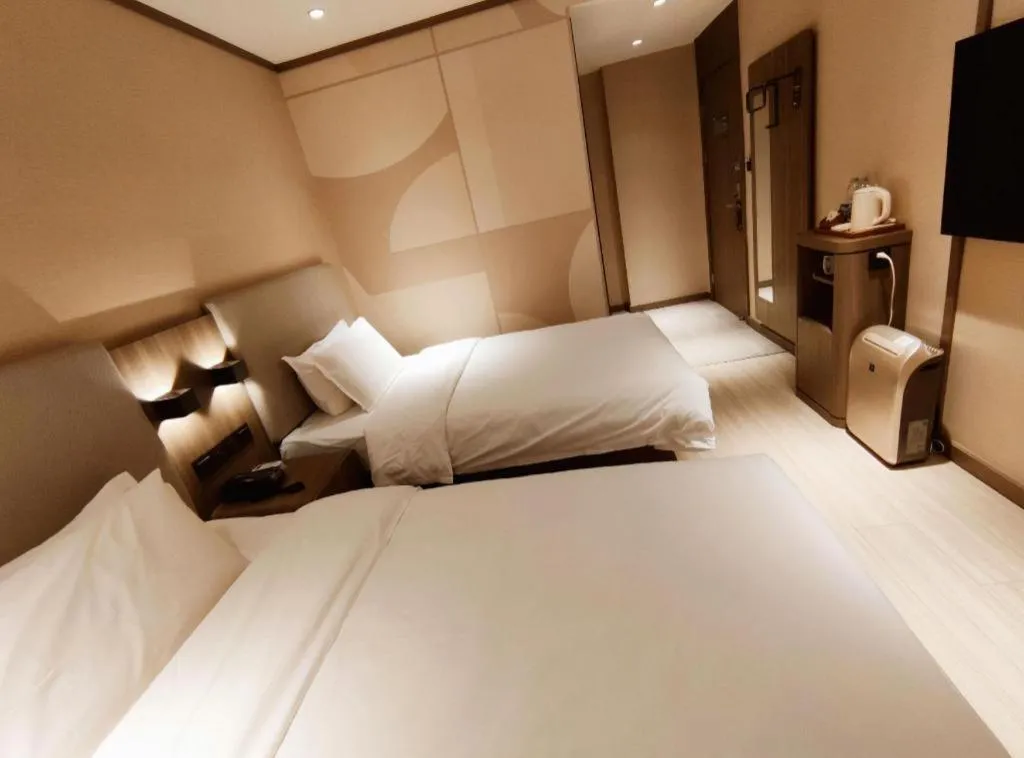 Hanting Hotel Qingdao May Fourth Square Zhiquan Road Metro Station