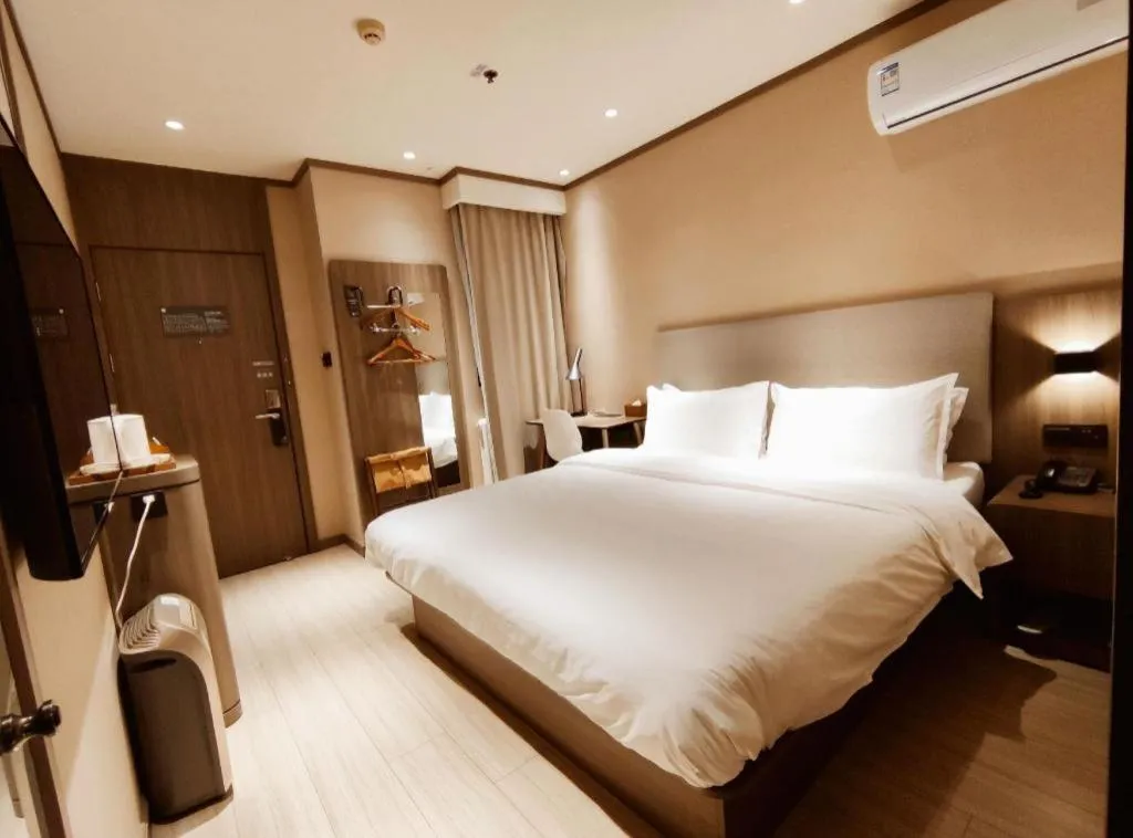 Hanting Hotel Qingdao May Fourth Square Zhiquan Road Metro Station