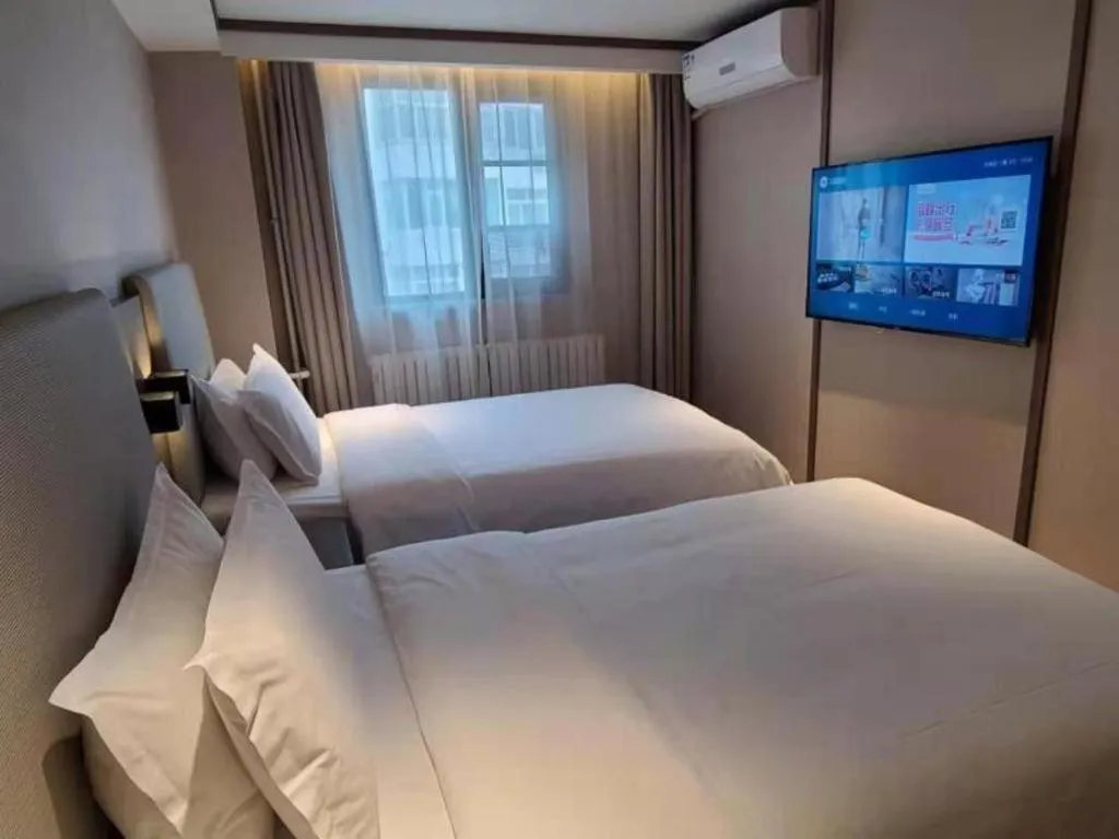 Hanting Hotel Qingdao May Fourth Square Zhiquan Road Metro Station