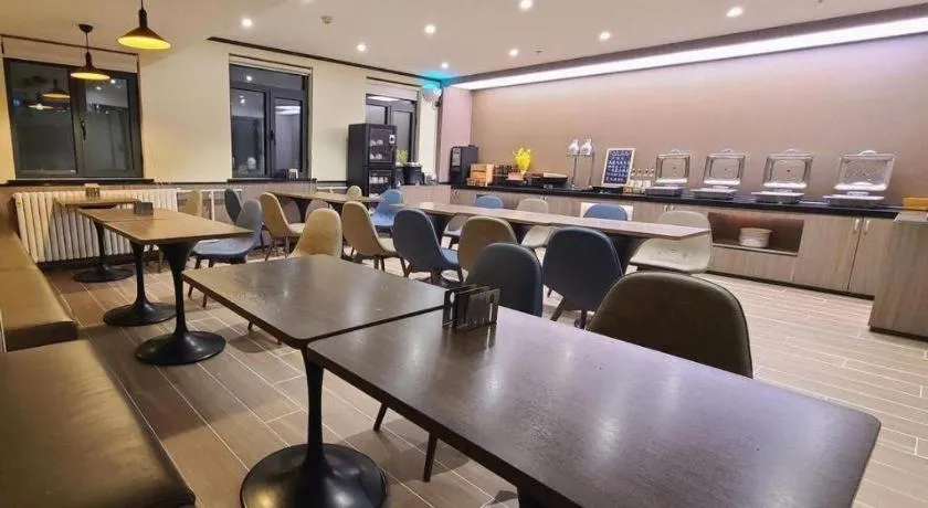 Hanting Hotel Qingdao May Fourth Square Zhiquan Road Metro Station