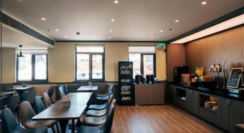 Hanting Hotel Qingdao May Fourth Square Zhiquan Road Metro Station