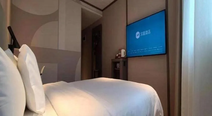 Hanting Hotel Qingdao May Fourth Square Zhiquan Road Metro Station