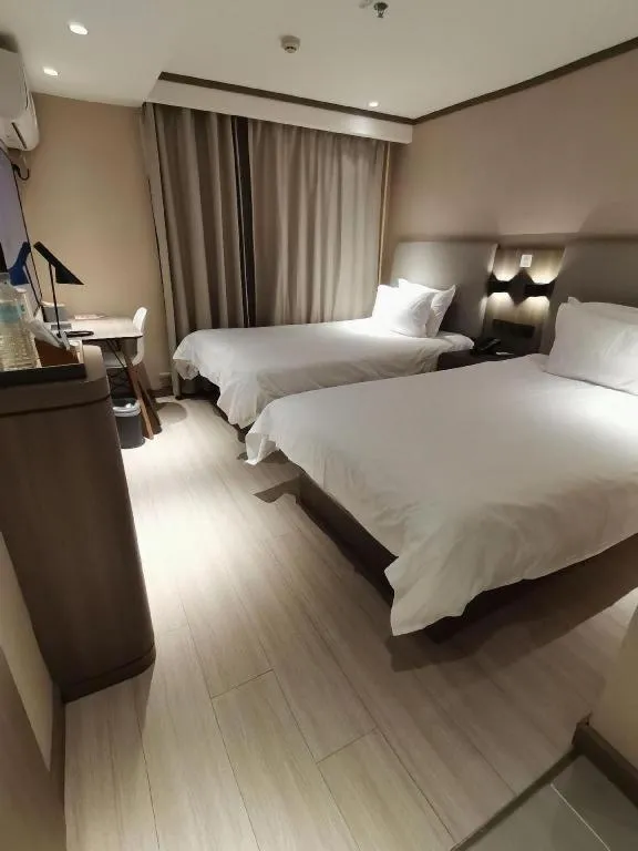 Hanting Hotel Qingdao May Fourth Square Zhiquan Road Metro Station