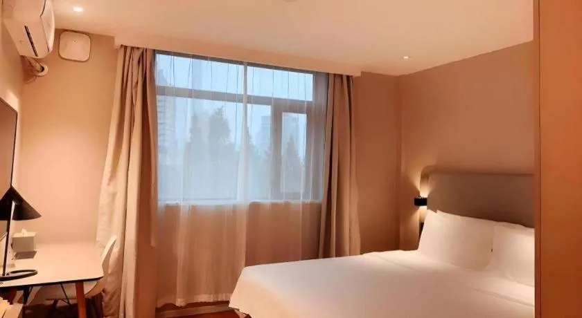 Bed in Hanting Hotel Shanghai People Square