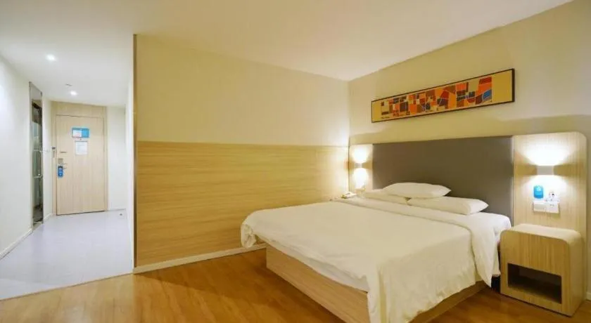 Bed in Hanting Hotel Shanghai People Square